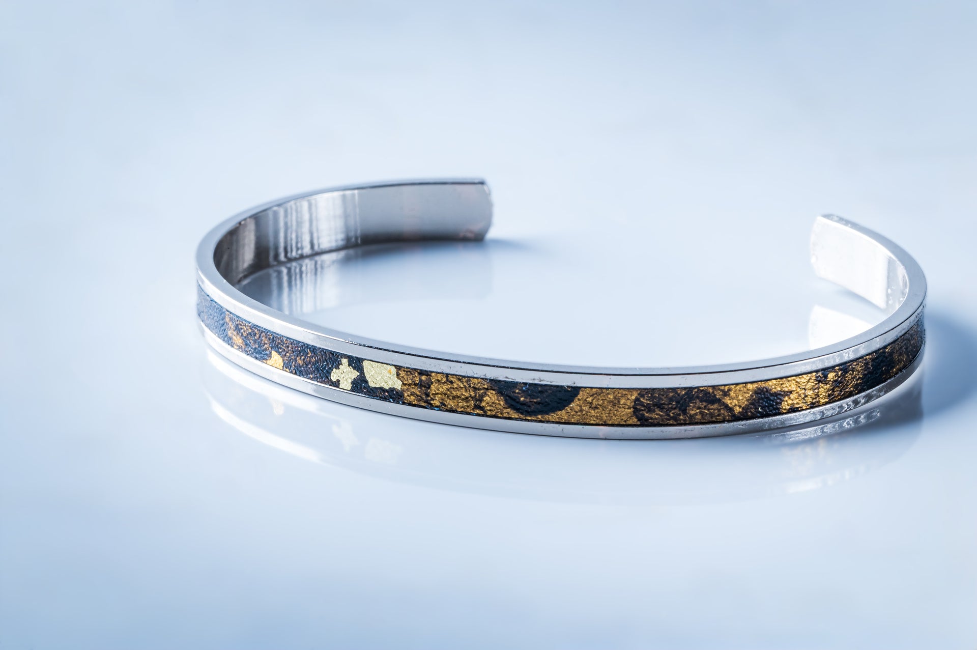 革紋(かもん)京都レザー シルバーバングル(ニッケル加工)アクセサリー