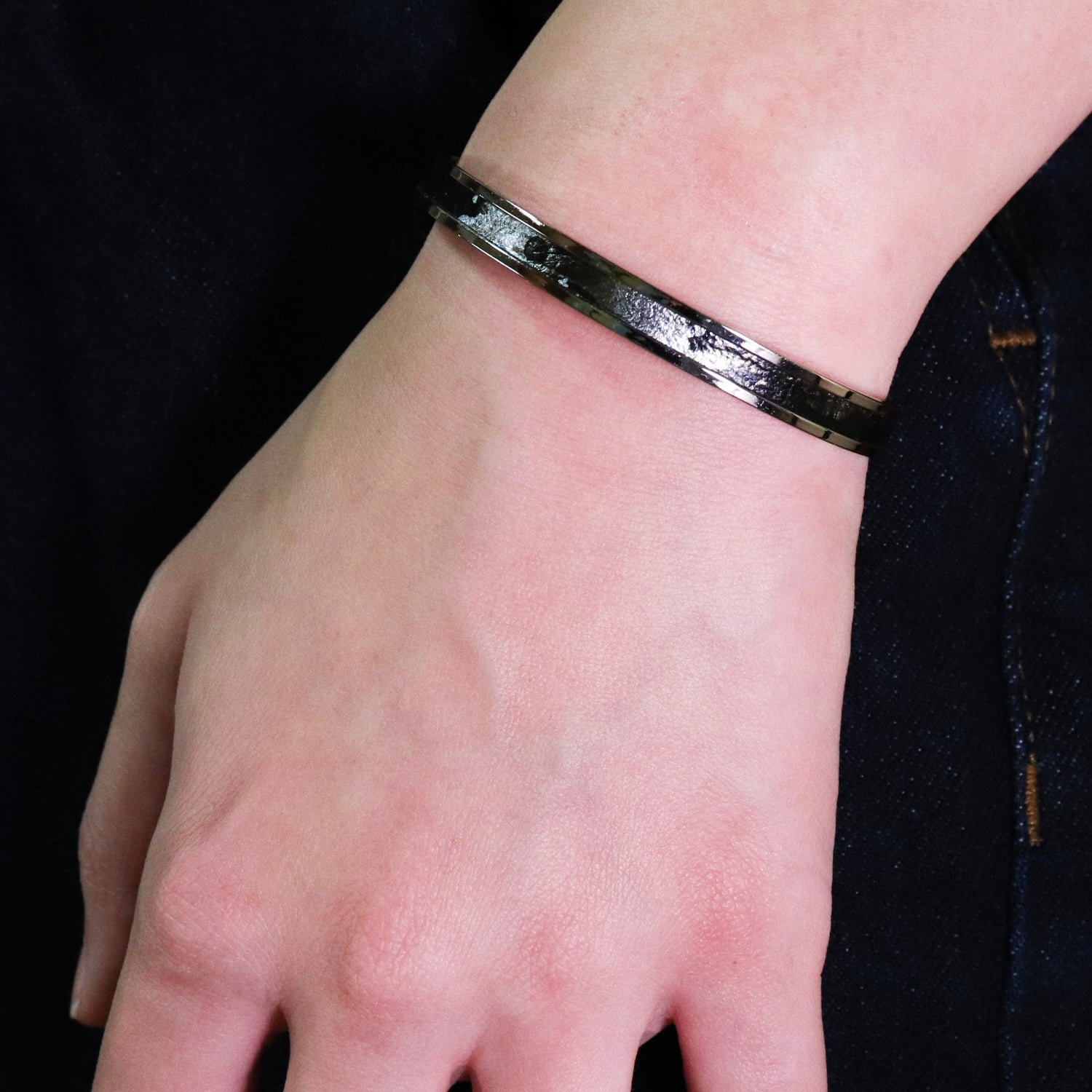 レザーバングル（シルバーカラー）フリーサイズ　調整可能