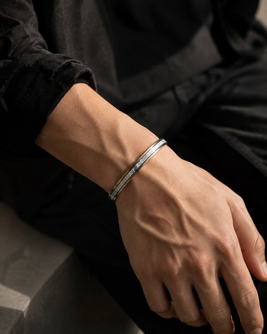CARBONE worn 04