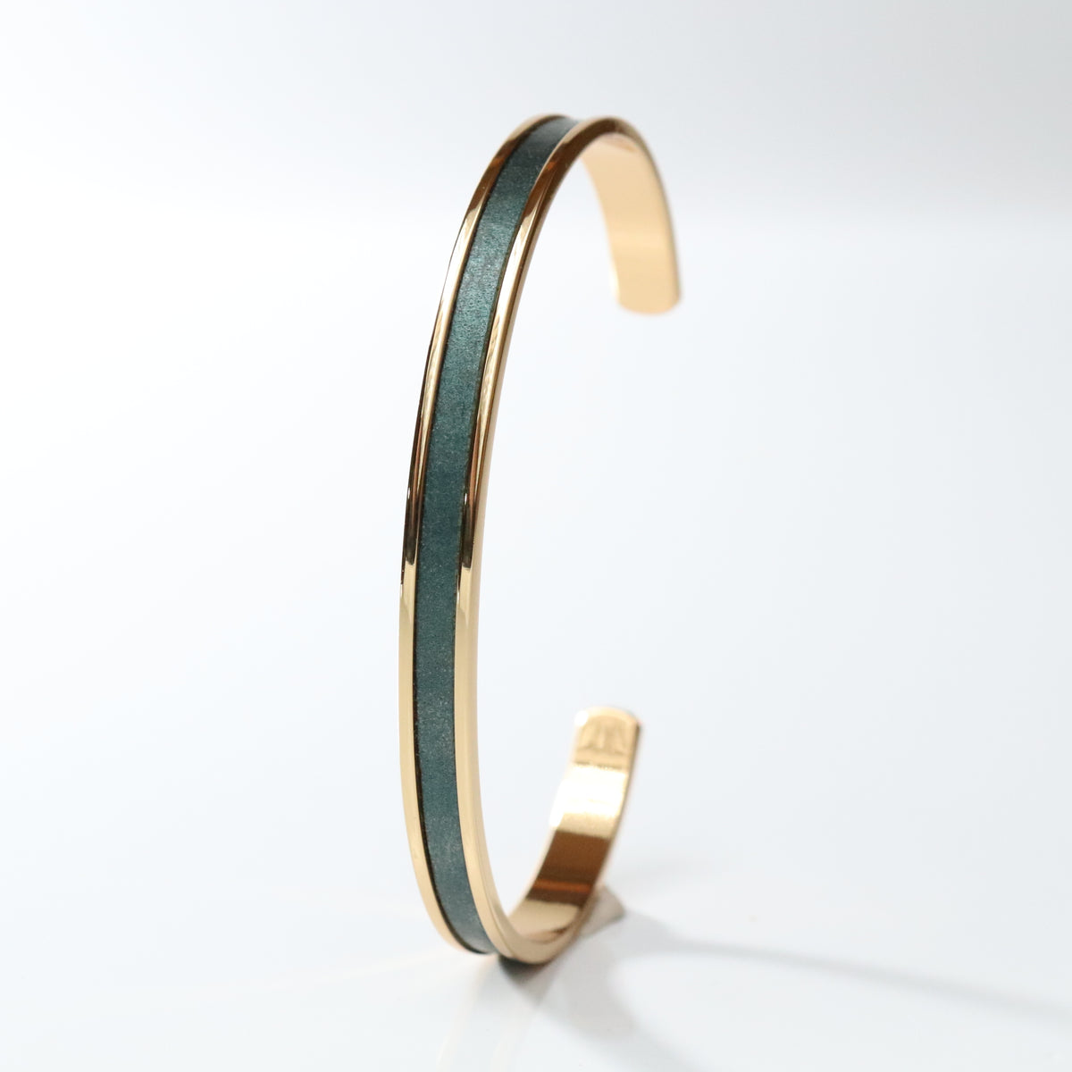 イタリアンレザーバングル（金メッキ）EMERALD